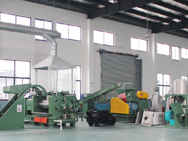 EVA、橡膠、色母密煉擠出(chū)造粒(lì)機組 EVA、橡膠(jiāo)、色母(mǔ)密煉擠出造粒機組