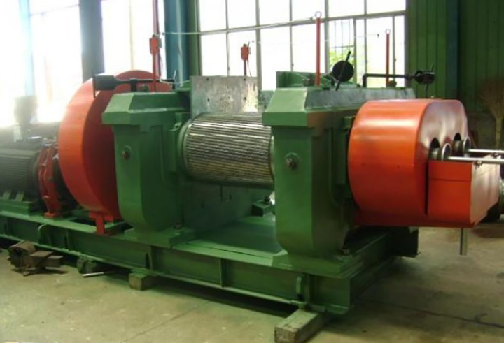 膠料粉碎(suì)稱量輸送係統 膠料粉碎稱量輸送係統