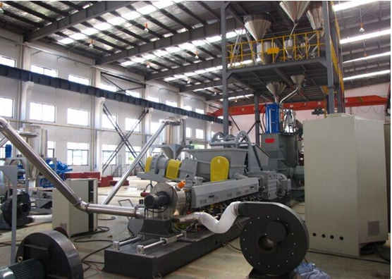 密煉機+錐雙喂料機+雙螺杆擠(jǐ)出造粒機(jī)組 密煉機+錐雙喂料機+雙螺杆擠出(chū)造粒機組